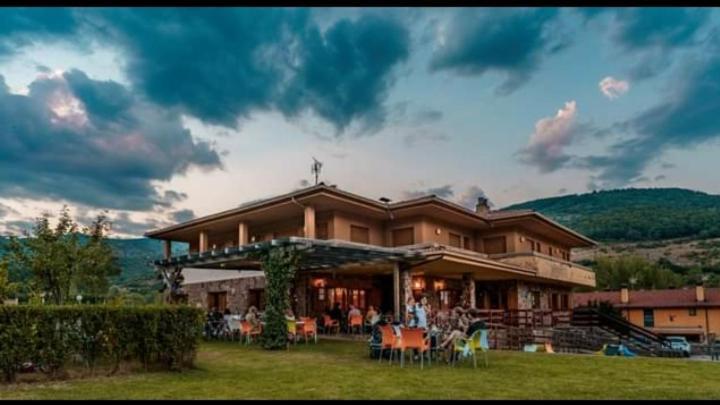 Hotel Villaneila エクステリア 写真